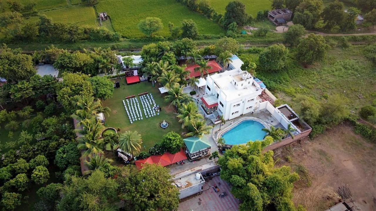 Royal Club & Resort Ahmedabad Buitenkant foto